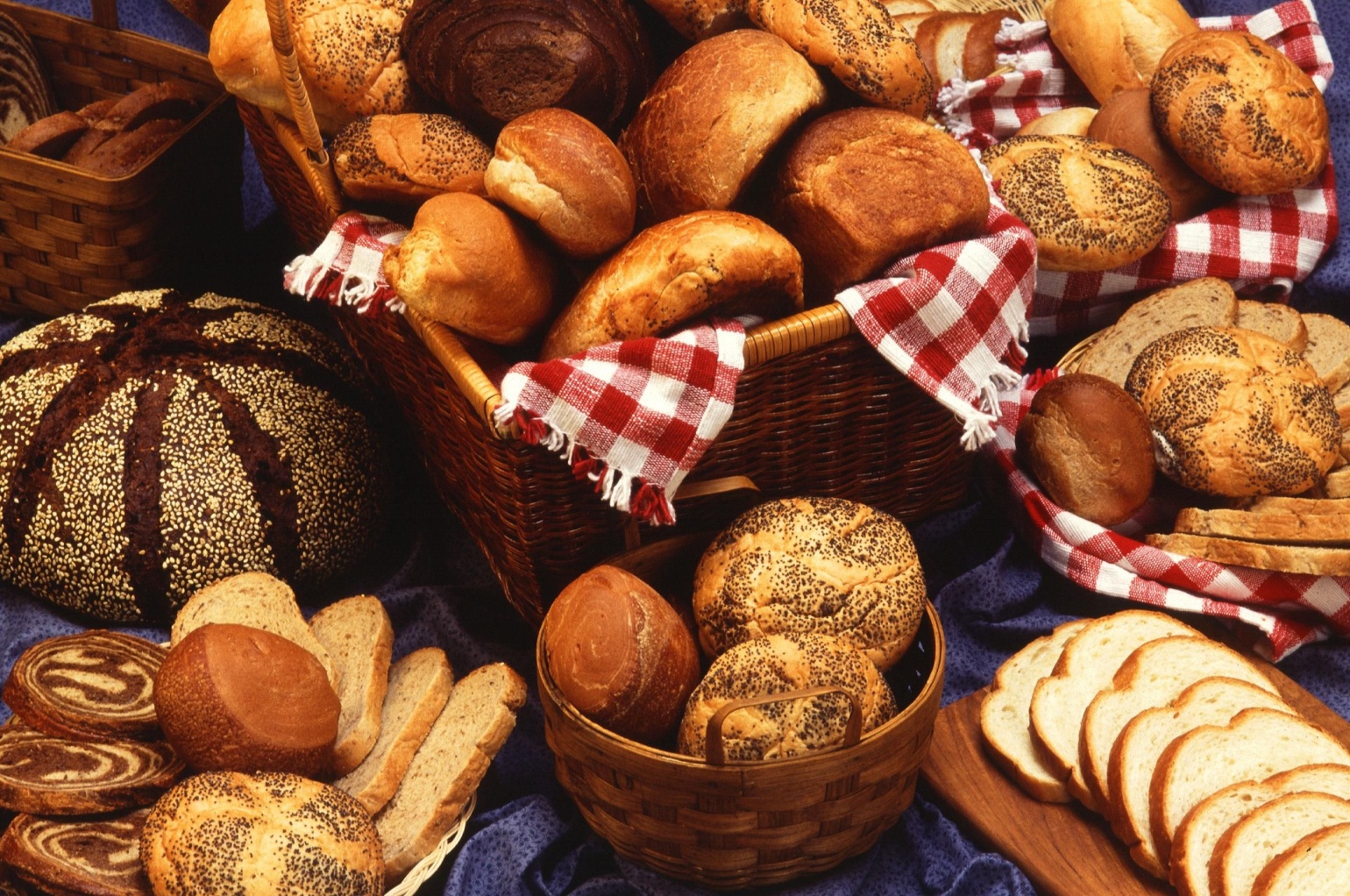 breads-387544